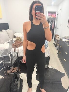 h:ours Black Dress with Back Zipper Detail